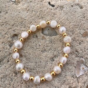 Freshwater pearls and gold beaded bracelet